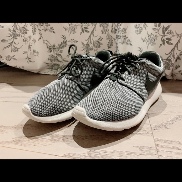 Nike Roshe Run - Picture 4 of 4